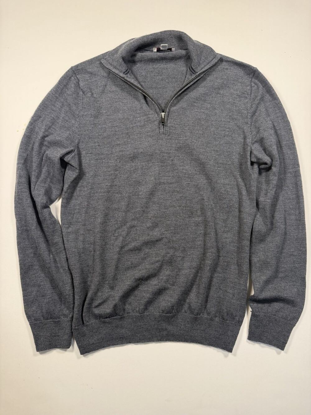 Men’s Size Small Dark Gray Slim Fit Super Fine Moreno Wool Pullover Gap Sweater